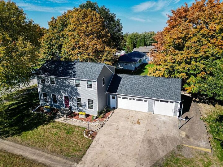 Property Photo:  1518 Hickory Heights Drive  IA 50677 