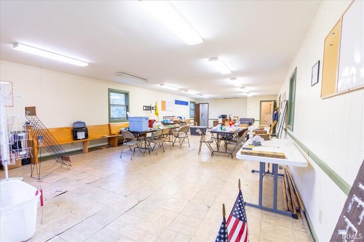 Property Photo:  948 Outer Gray Street  IN 47630 