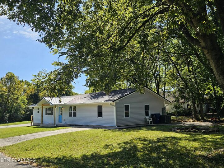 Property Photo:  321 N Dunlap Ave  TN 37854 