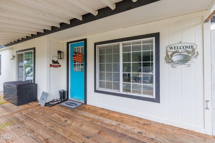 Property Photo: 2025 SE Merten Drive #13 OR 97394
