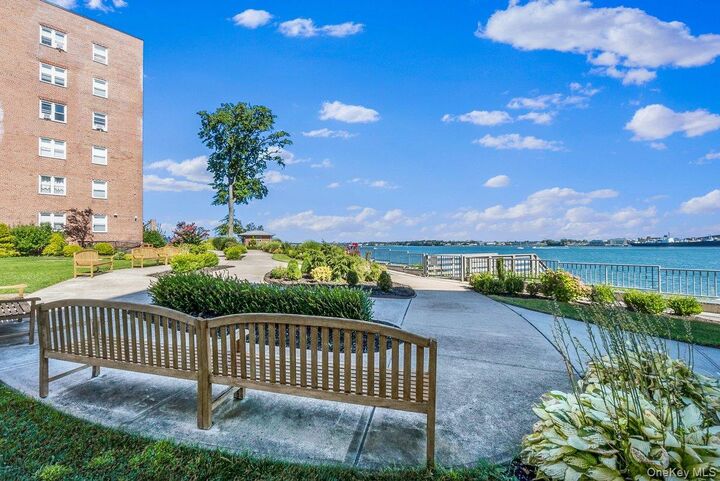 Property Photo:  162-01 Powells Cove Boulevard 2D  NY 11357 