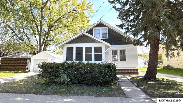 Property Photo:  1441 N Jefferson Ave  IA 50401 