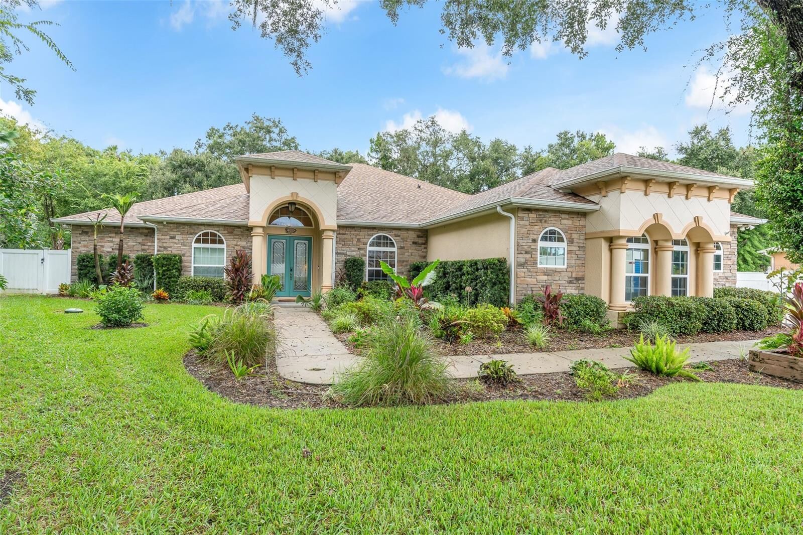 Property Photo: 3384 Country Manor Drive FL 32119