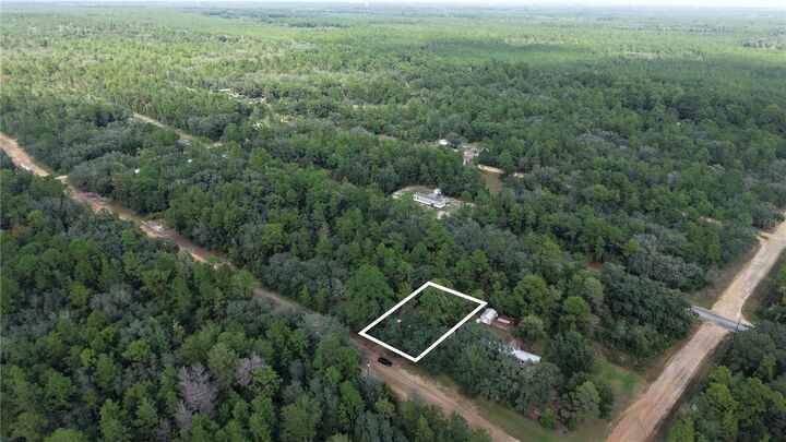 Property Photo: 604 Del Monaco Ave FL 32148