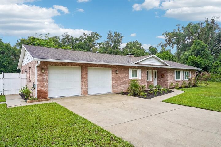 Property Photo:  101 W Lemon Street  FL 32159 