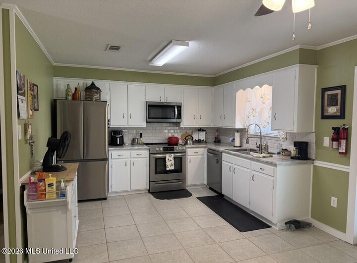 Property Photo:  2438 Upper Drive  MS 39208 