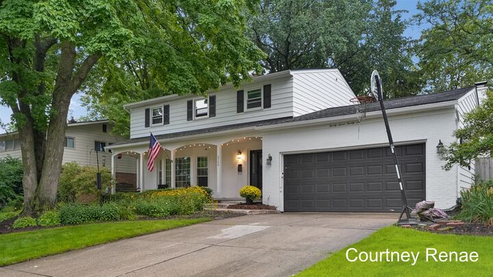 Property Photo: 2726 Hampshire Boulevard MI 49506-4774