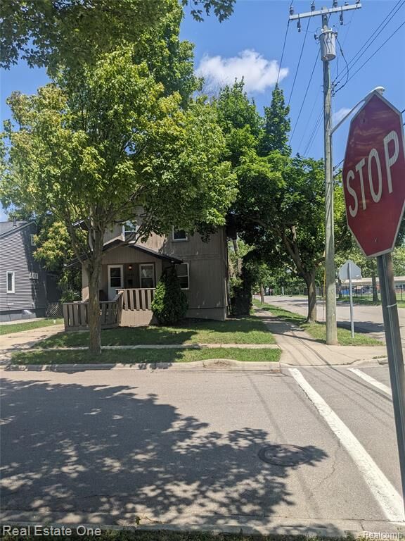 Property Photo:  1591 Humphrey Avenue  MI 48009 7186 