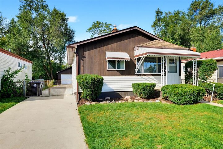 Property Photo:  8907 Beatrice  MI 48150-4047 