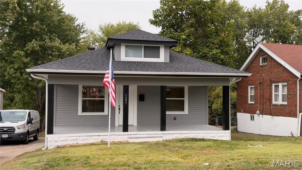 Property Photo:  1321 Weleba Avenue  MO 63121 