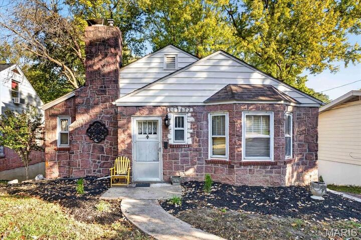 Property Photo: 715 E Jackson Road MO 63119