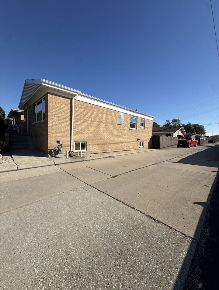 Property Photo: 7843 Natchez Avenue IL 60459