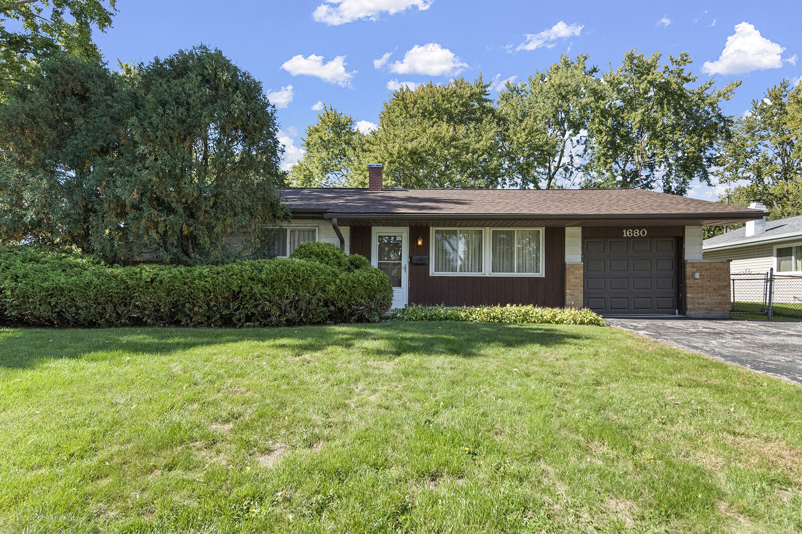 Property Photo: 1680 Pierce Road IL 60169
