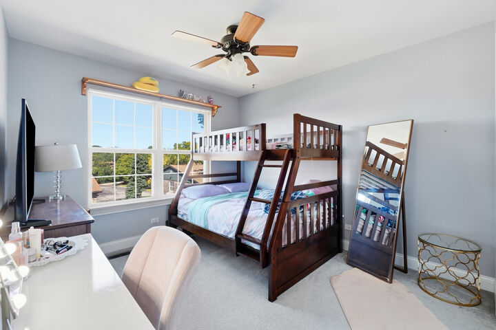 Property Photo:  1060 Kufrin Way 1060  IL 60148 