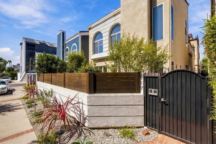 Property Photo:  117 Mast Mall  CA 90292 