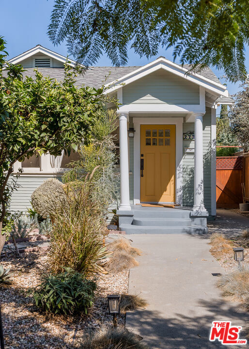 Property Photo:  2733 W Avenue 30  CA 90065 
