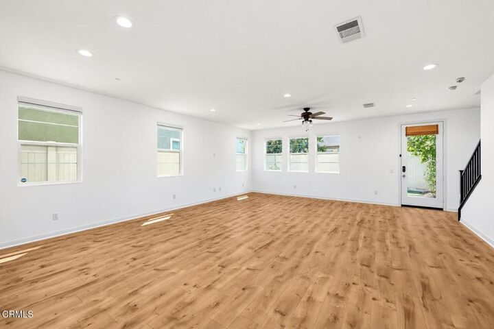 Property Photo:  17326 Parque Vanowen Way  CA 91406 