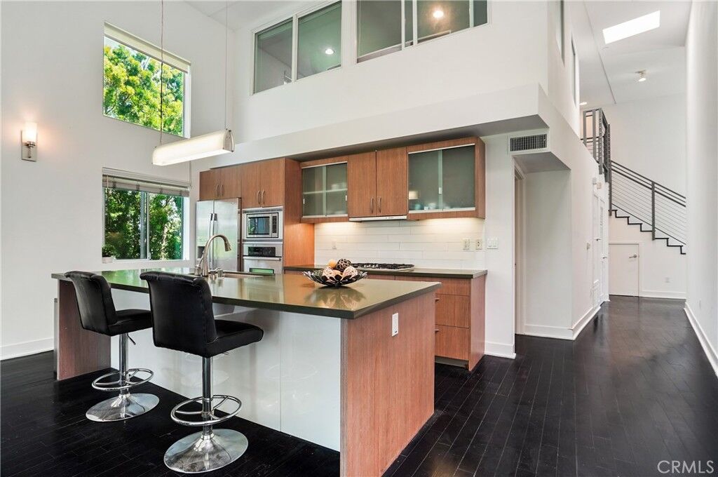 Property Photo:  12837 Moorpark Street 405  CA 91604 