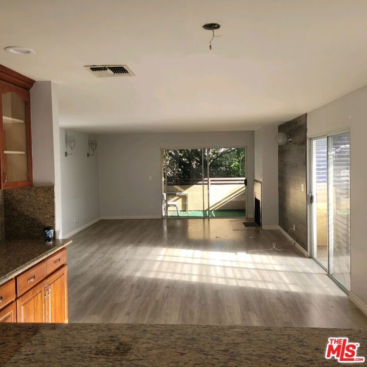 Property Photo:  1200 S Shenandoah Street 105  CA 90035 