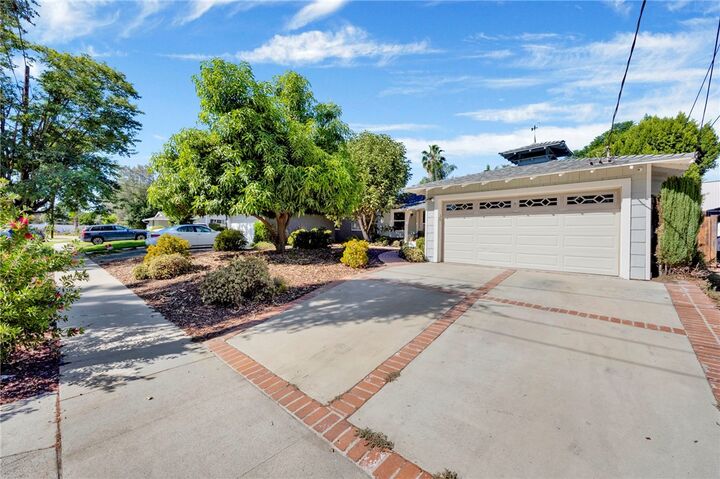 Property Photo: 14013 Cohasset Street CA 91405