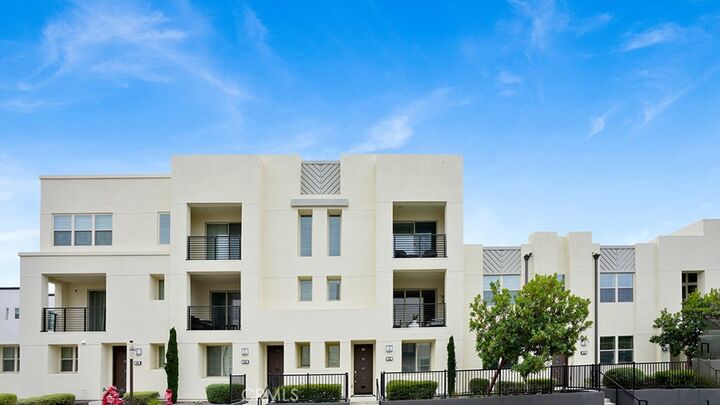 Property Photo: 252 Harringay CA 92618