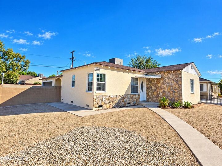 Property Photo:  10449 Chandler Boulevard  CA 91601 