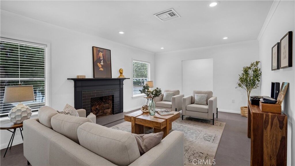 Property Photo:  10207 Camarillo Street  CA 91602 
