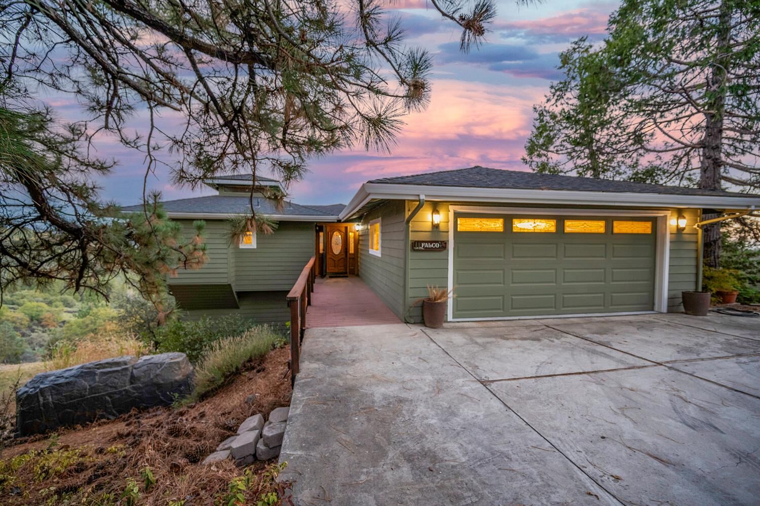Property Photo: 1005 Sandalwood Drive CA 95247