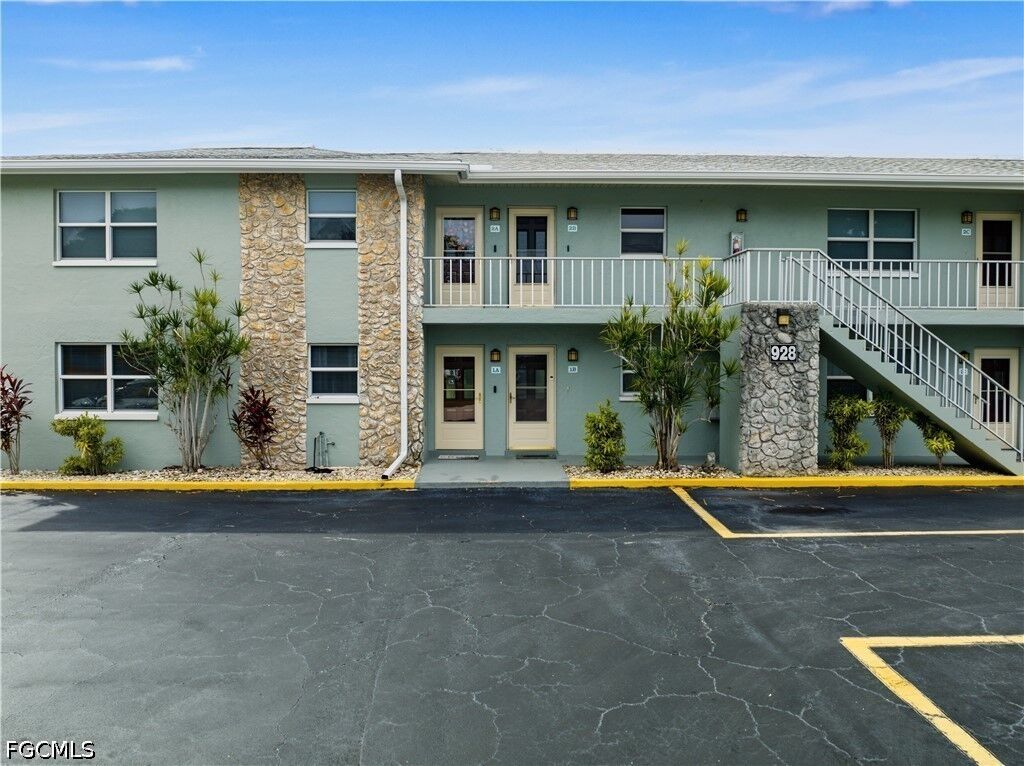 Property Photo:  928 SE 46th Street 1A  FL 33904 