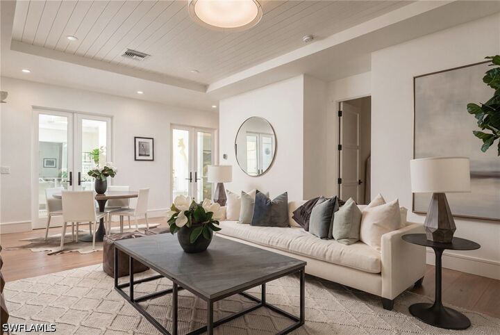 Property Photo:  1698 McIlvaine Court  FL 34145 