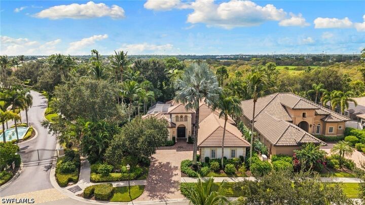 Property Photo: 8886 Shenendoah Circle FL 34113