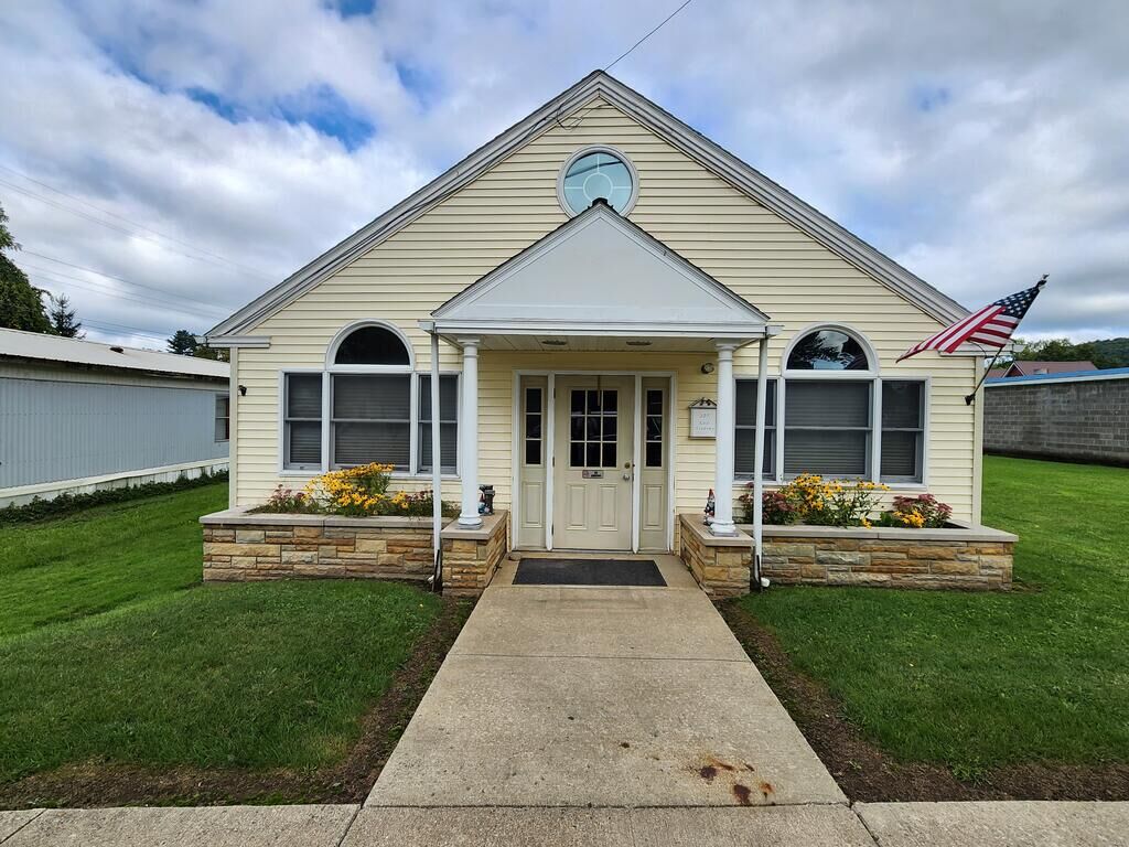 Property Photo: 107 E Academy St PA 16748