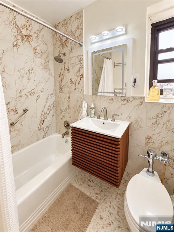 Property Photo:  208 Anderson Street S7c  NJ 07601 