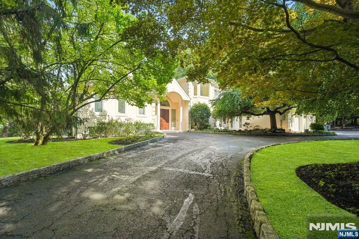 Property Photo:  19 Scott Court  NJ 07401 