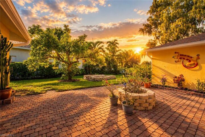 Property Photo:  275 Lambton Ln  FL 34104 
