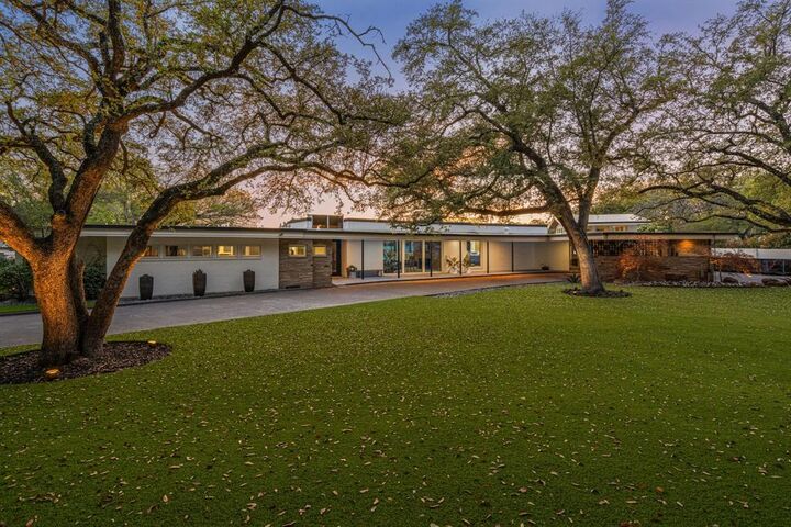 Property Photo: 4400 Ridgehaven Road TX 76116