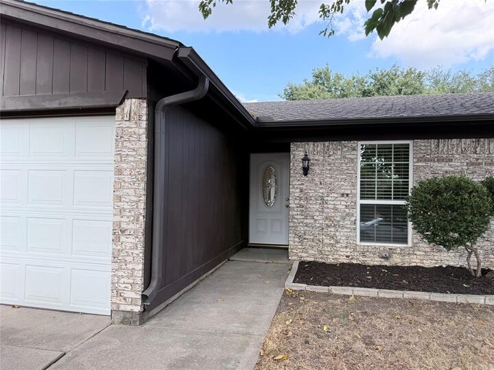 Property Photo:  2704 Springlake Court  TX 75060 
