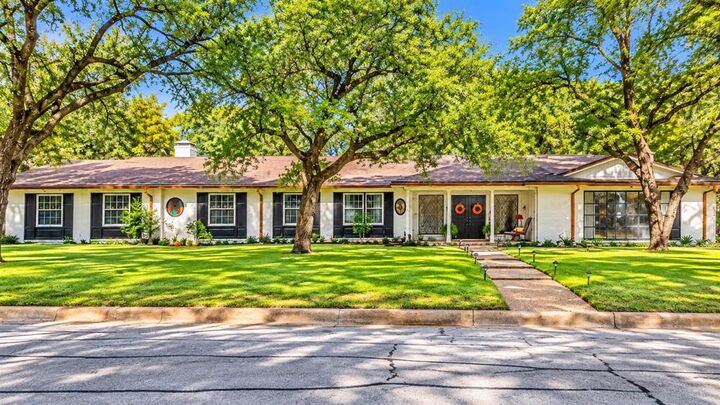 Property Photo:  1650 Azteca Drive  TX 76112 