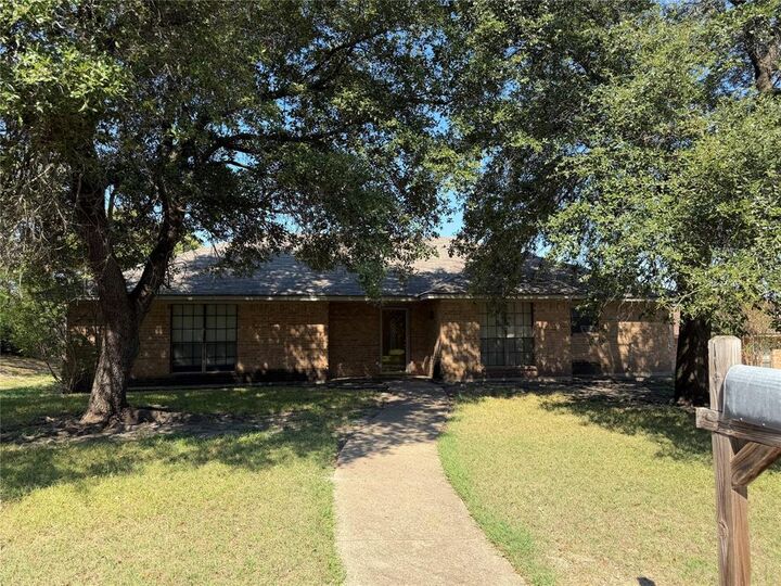 Property Photo:  1129 Evergreen Circle  TX 75115 