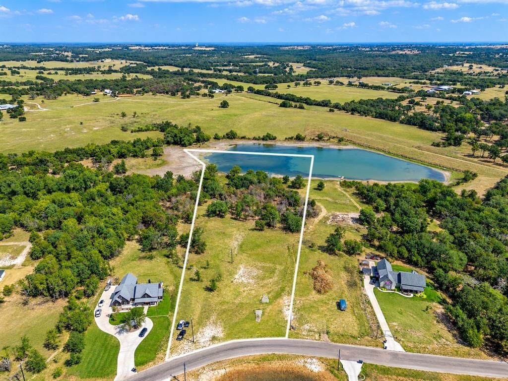 Property Photo: 293 Zebrastone Way TX 76487