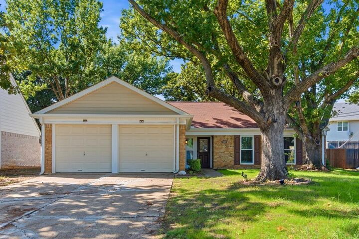 Property Photo: 1933 Pin Oak Drive TX 75028