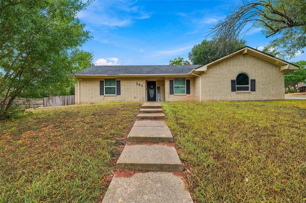 Property Photo: 301 Brenda Drive TX 76643