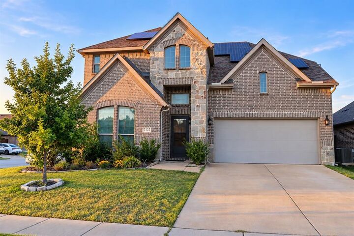Property Photo: 2122 Victoria Lane TX 75407