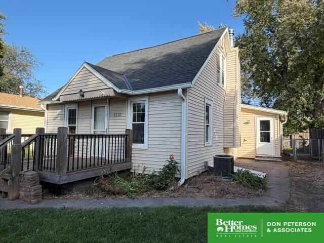 Property Photo:  1510 E 6th Street  NE 68025 