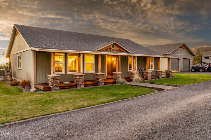 Property Photo: 5097 SE Iowa Avenue OR 97754