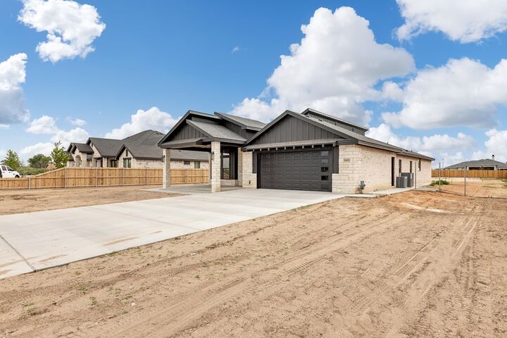 Property Photo: 1045 Aztec Ave TX 79764
