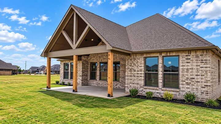 Property Photo:  709 Manzano Drive  OK 73071 