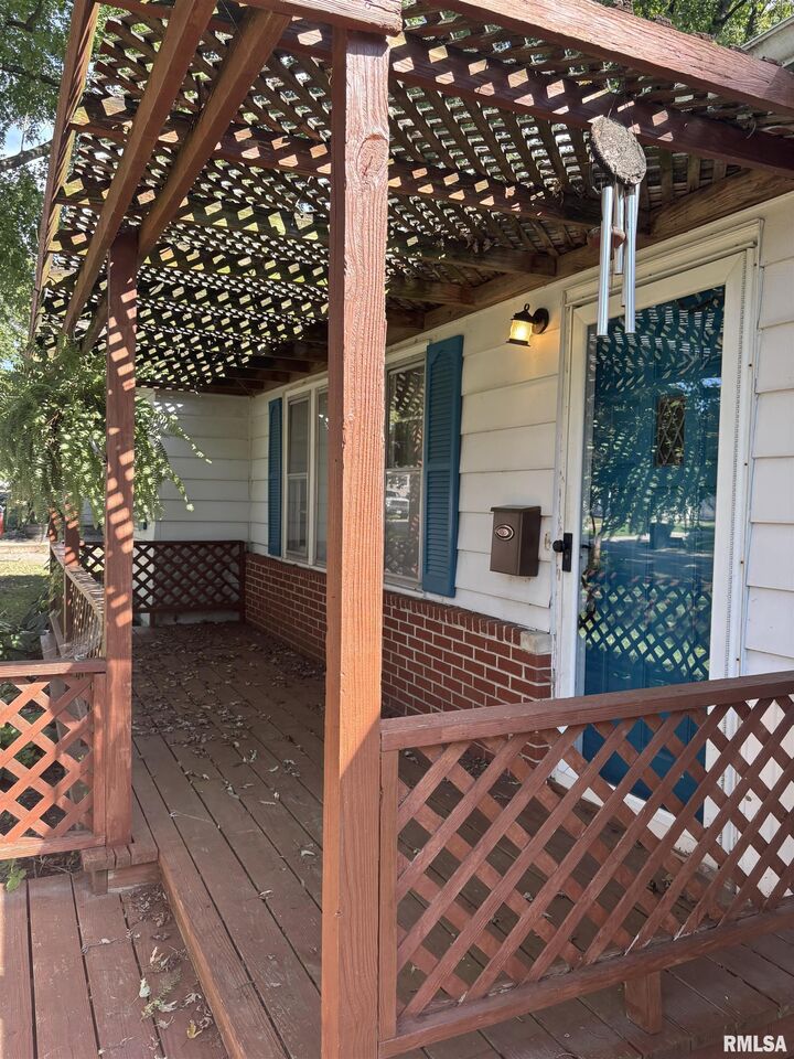 Property Photo:  1616 Elmwood Street  IL 62650 