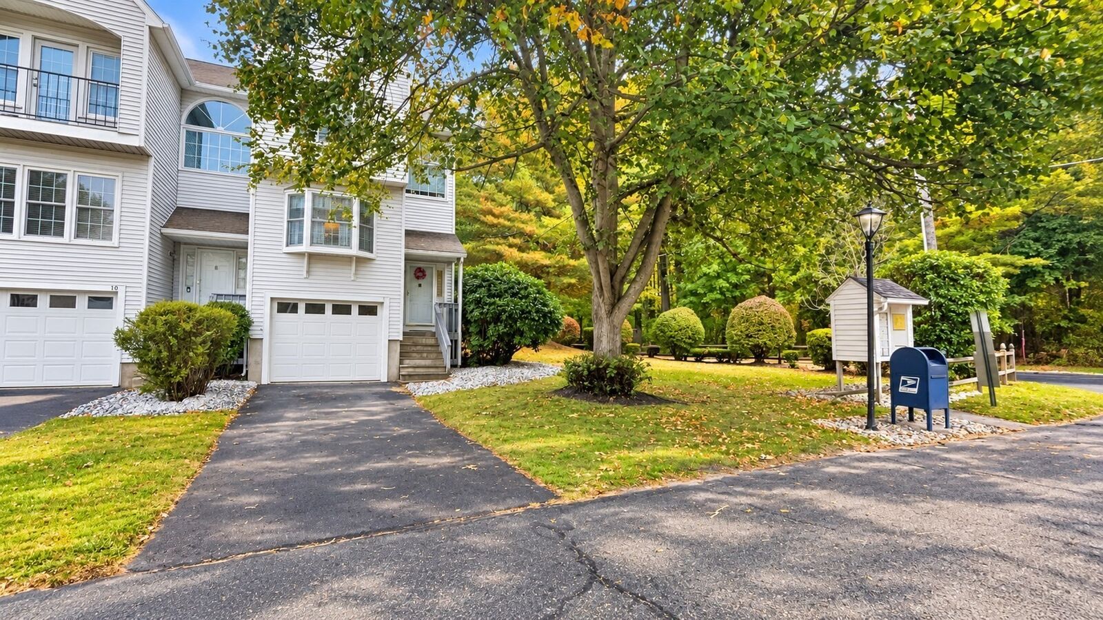 Property Photo:  8 Castlegate Dr 8  MA 01129 