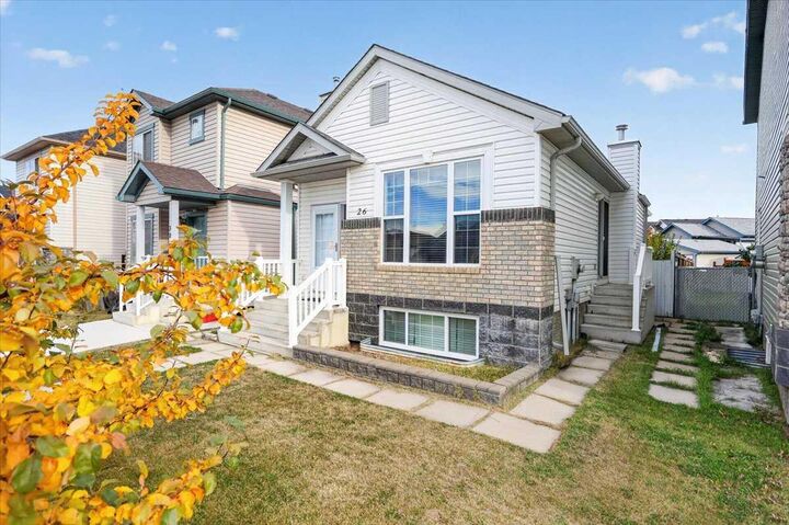 Property Photo:  26 Saddlemead Way NE  AB T3J 4J5 